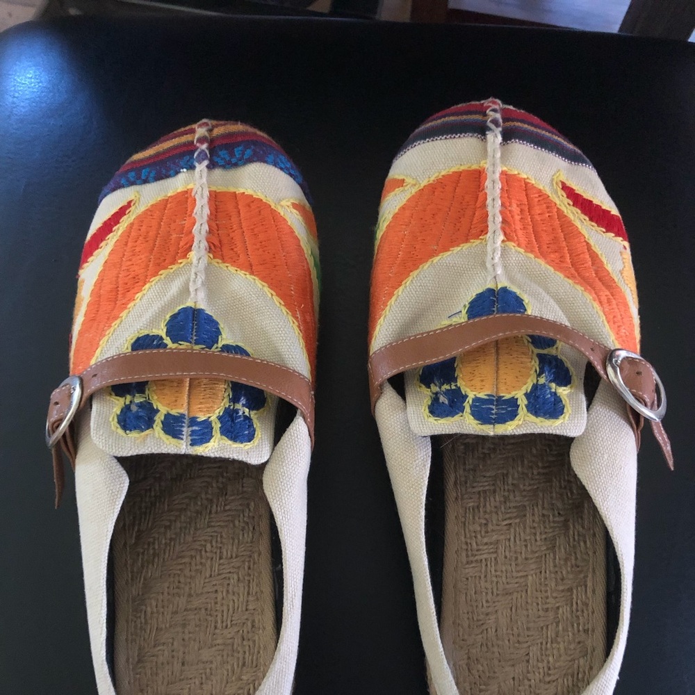 Ladies flower clogs size sm 9
